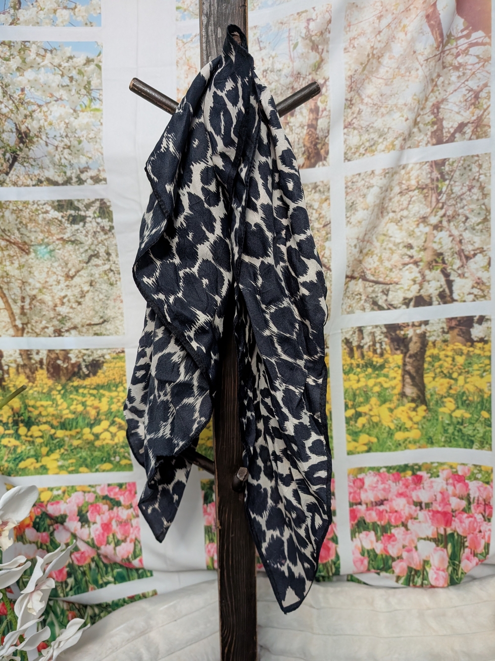 Black and White Leopard Print Scarf - Classic Animal Pattern